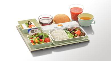 Giải đáp từ Senbay: Vé máy bay có bao gồm đồ ăn không?