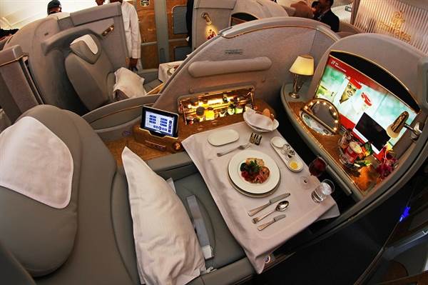 Vé máy bay First Class là gì?: Vé máy bay Senbay giải đáp thắc mắc